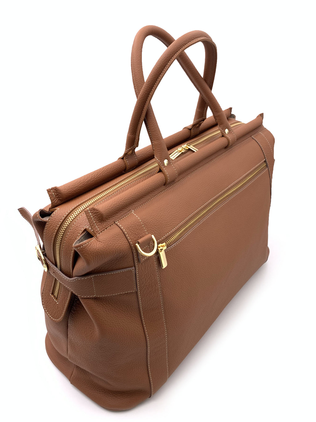 Bolso de viaje en piel color cuero.